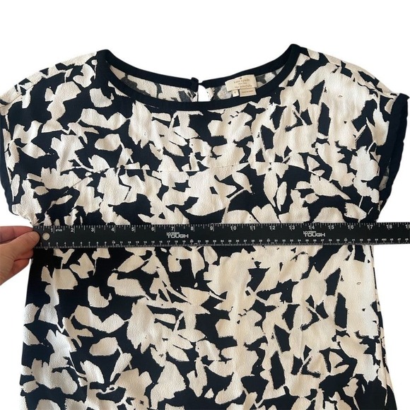 Kate Spade New York Black White Floral Print Short Sleeve Top Women's Size 4 - Picture 3 of 7